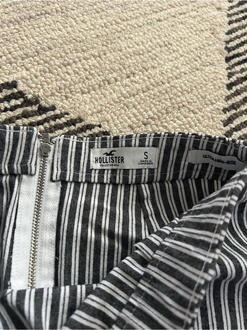 Hollister mini skirt - Picture 3 of 3